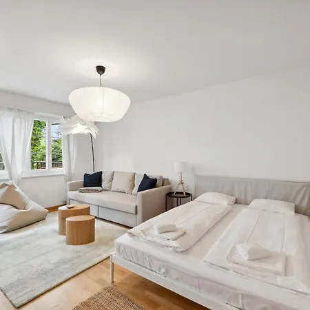 Muenstergasse Old Town Zürih